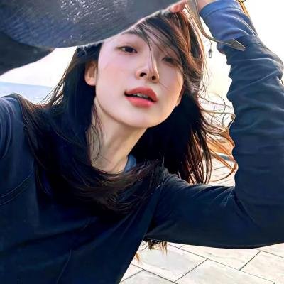 有色彩的女子